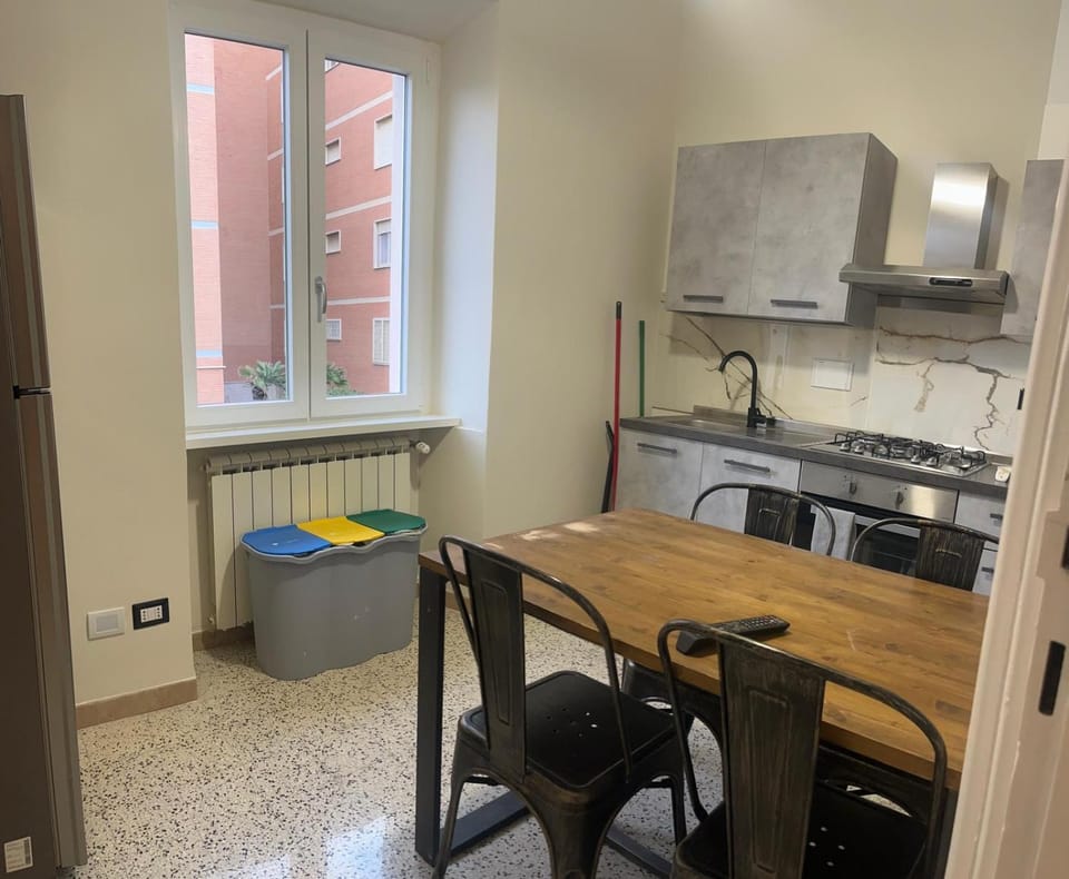 Kitchen or kitchenette, Dining area, stove