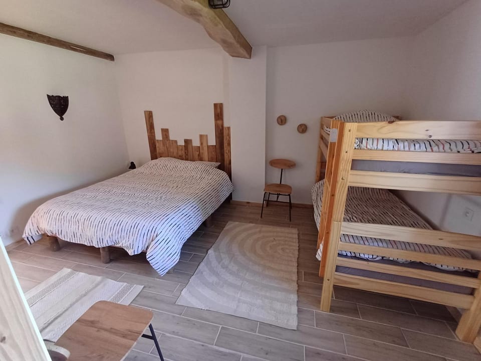 Bed, Photo of the whole room, Bedroom, bunk bed