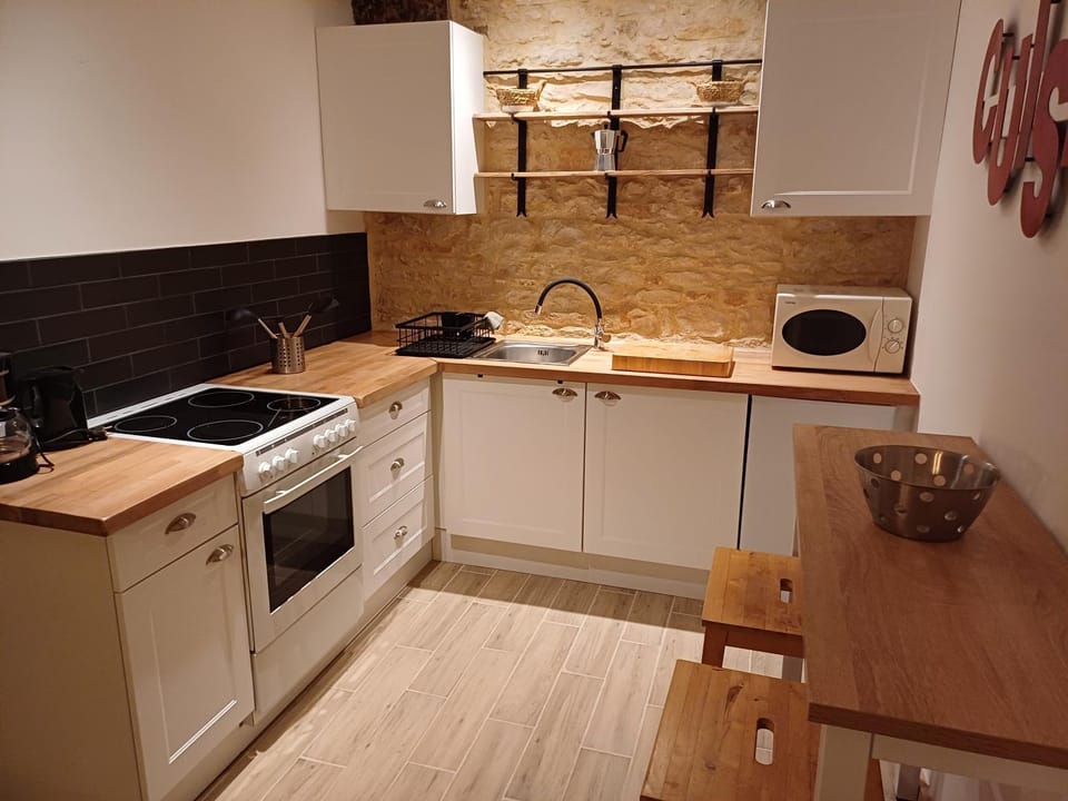 Kitchen or kitchenette, oven, stove