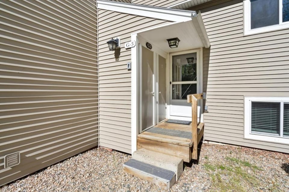 1-Bedroom Condo in Thornton Apartment in Waterville Valley