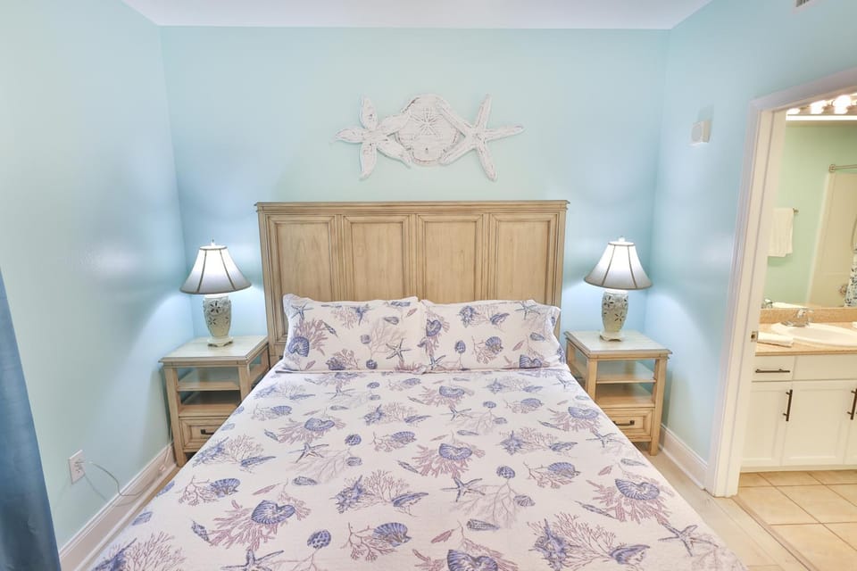 Lake Town Charming Condo Steps from the Beach Apartment in Panama City Beach