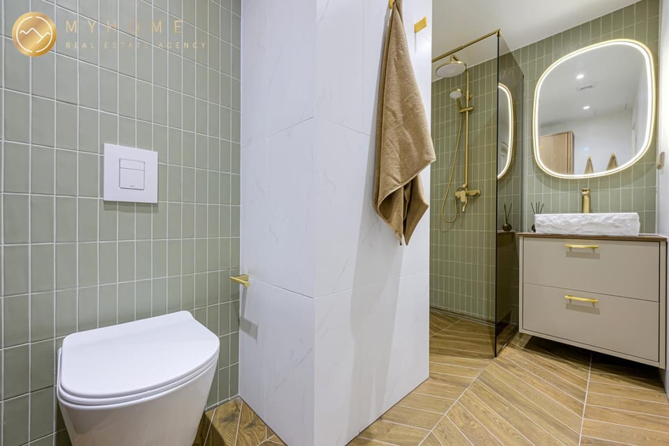 Shower, Toilet, Bathroom, towels