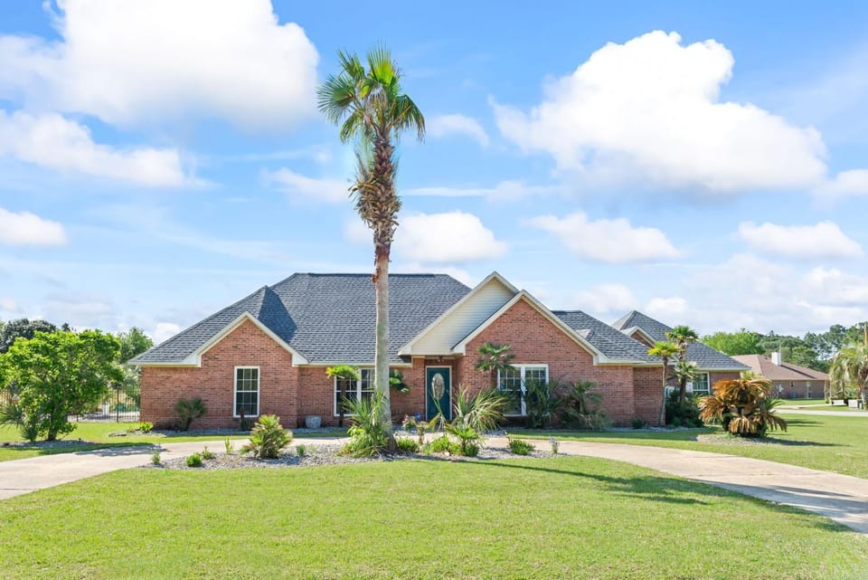 Sea Queen - 4Br 3Ba Pool 5miles to Beach House in Alabama