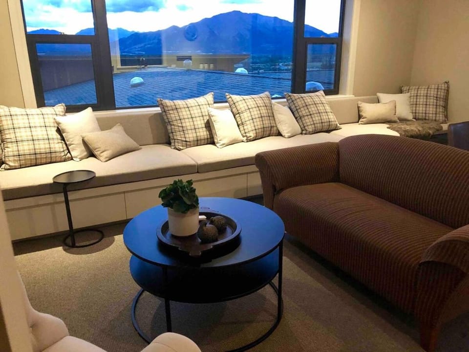 Seating area, Mountain view