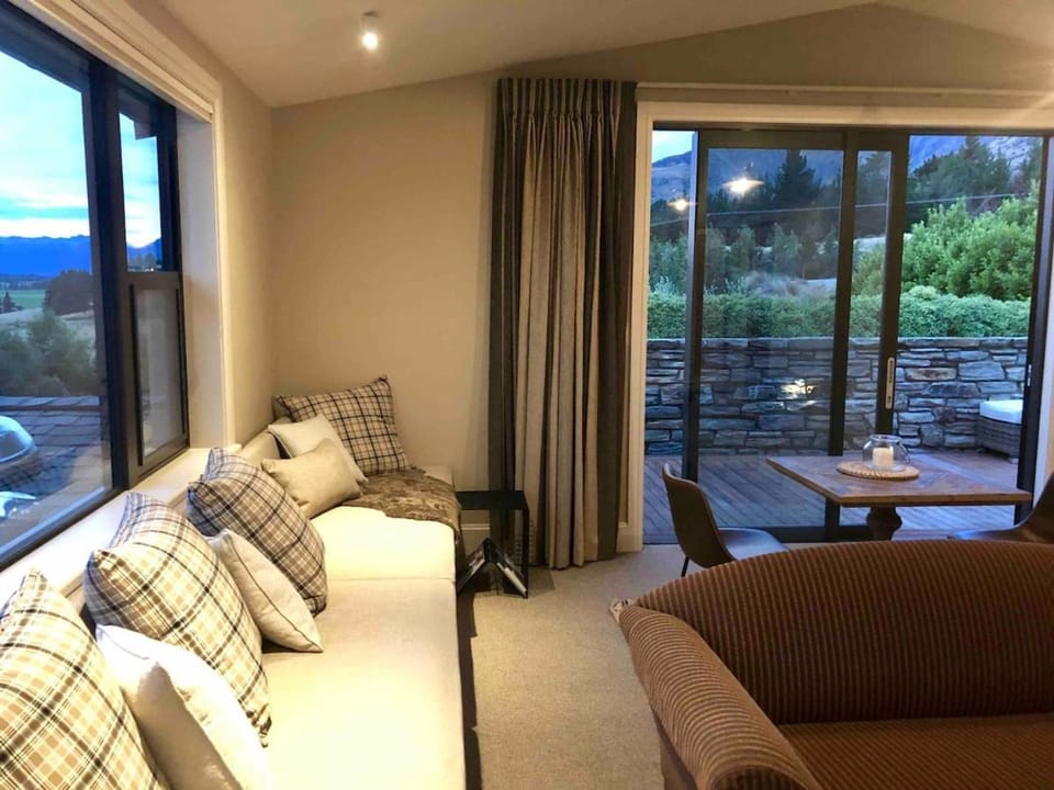 View (from property/room), Living room, Seating area, Dining area