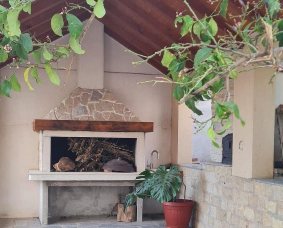 Patio, BBQ facilities