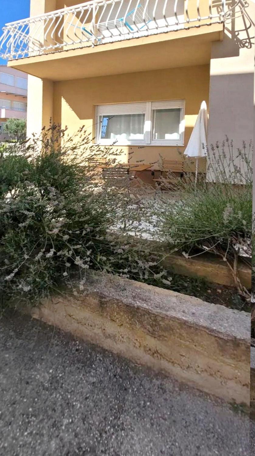 Patio, Facade/entrance