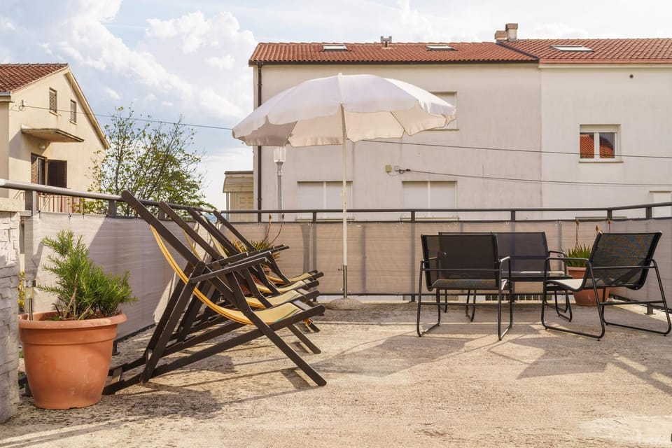 Patio, Balcony/Terrace, sunbed
