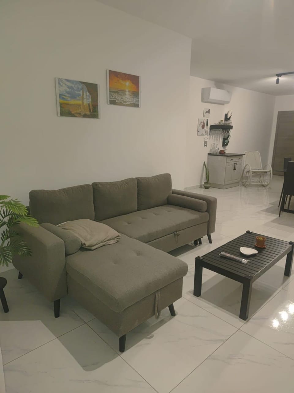 Living room, Seating area