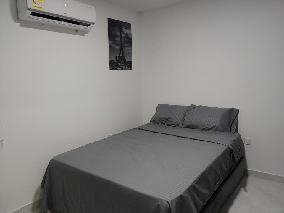 Photo of the whole room, Bedroom
