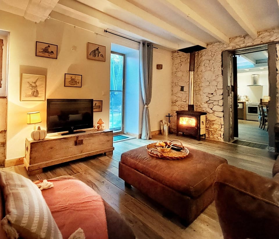 Living room, fireplace