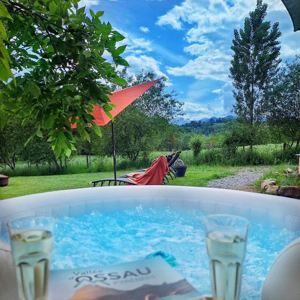 Patio, Spring, Natural landscape, Garden, Hot Tub, Mountain view, Pool view, sunbed