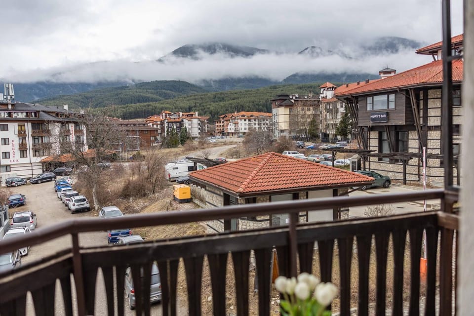 Flat in Bansko 5m walk to gondola Apartment in Bansko