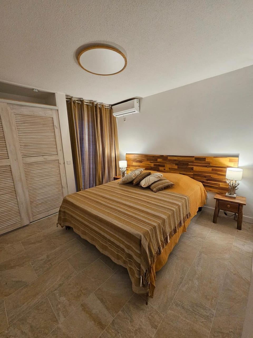 Bed, Photo of the whole room, Bedroom, storage, towels, wardrobe