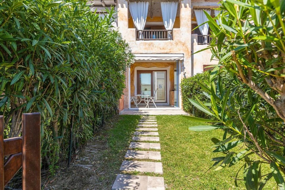 Property building, Garden, Garden, Balcony/Terrace, Garden view