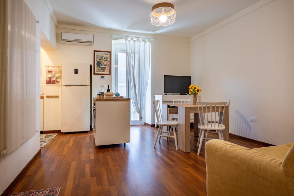 TV and multimedia, Kitchen or kitchenette, Living room, Seating area, Dining area, heating, minibar, oven