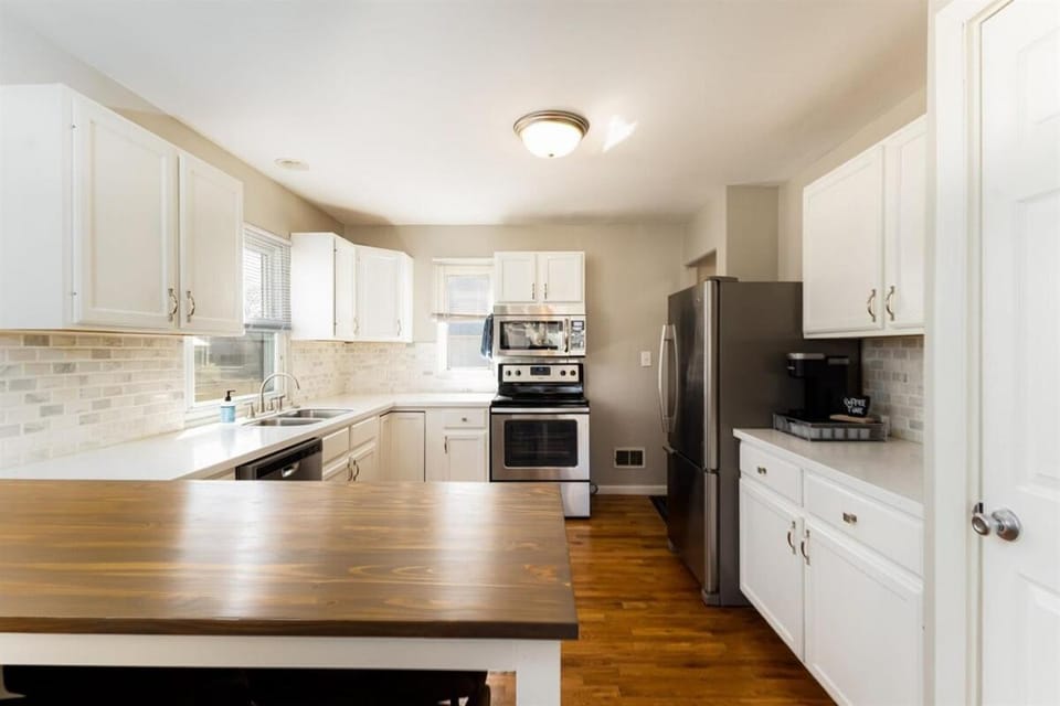 Rockne's RallyUpdated 3BR 2BA Home 1 Mi to ND House in Mishawaka