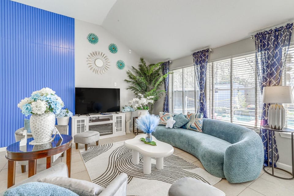 Swim & Unwind: Pet-Friendly Home in Spring! House in Spring