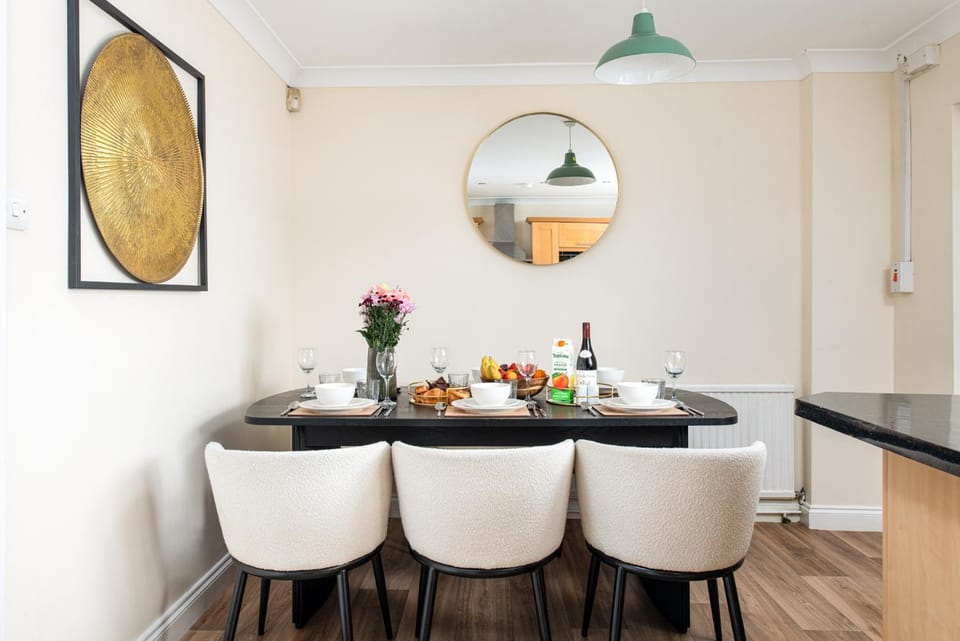 Seating area, Dining area
