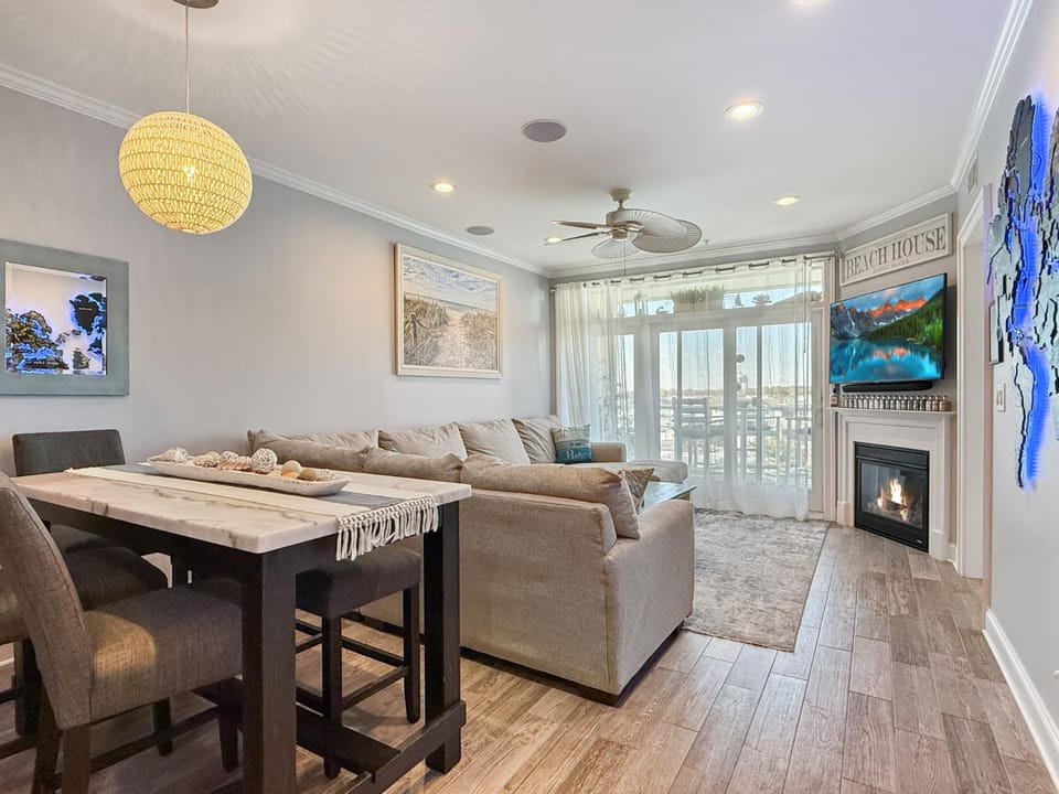 Luxurious Penthouse, King beds. Dog & ADA Friendly Apartment in Dewey Beach