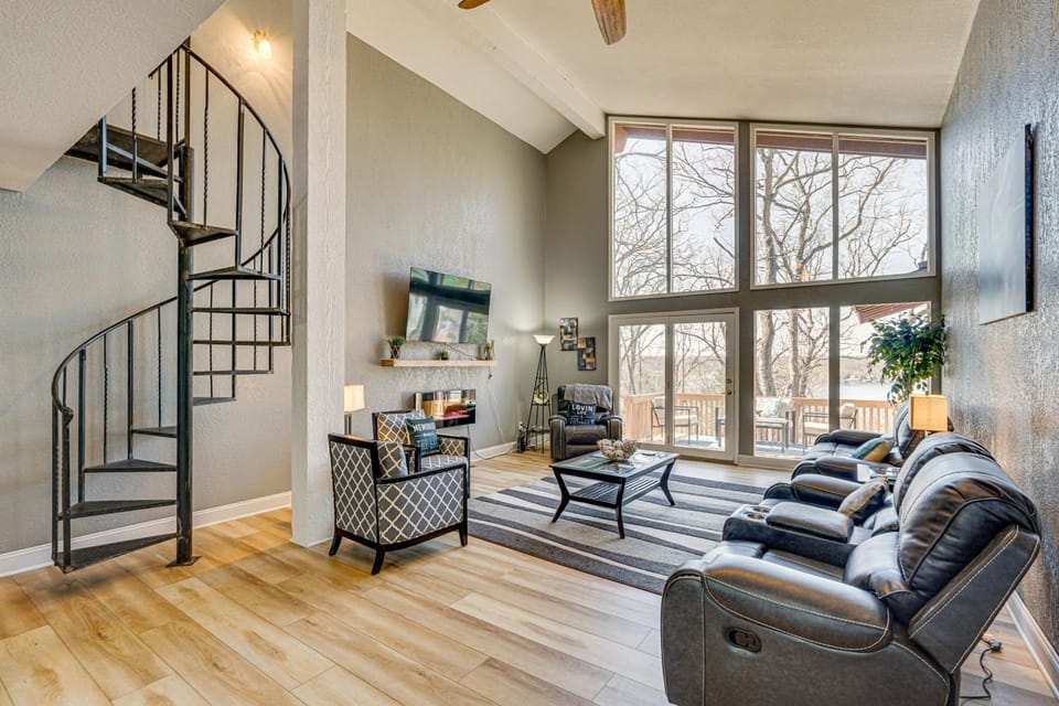 Luxury Lake Home, Amazing Views, Resort Amenities House in Lake of the Ozarks