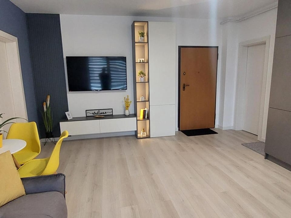 Seating area, Dining area, minibar, oven