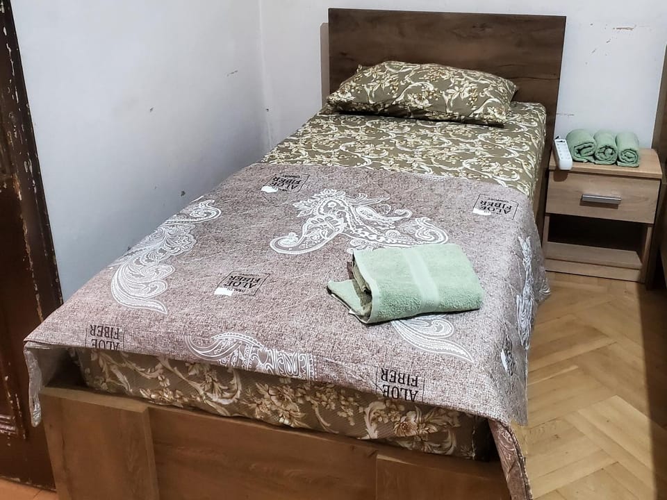 Bed, Photo of the whole room, Bedroom, towels