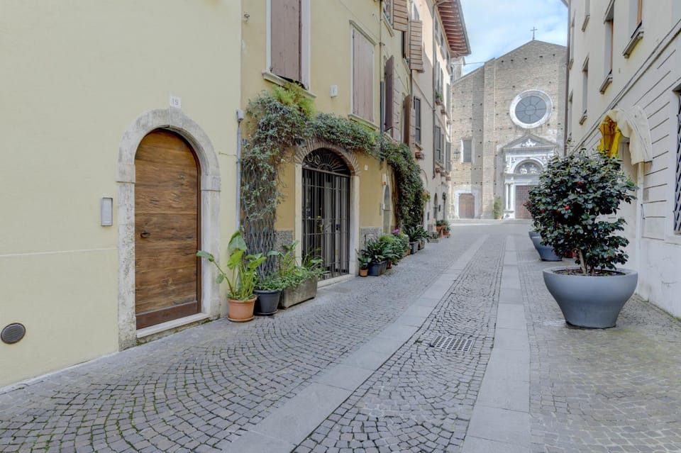 Property building, Day, Neighbourhood, City view, Street view, Location