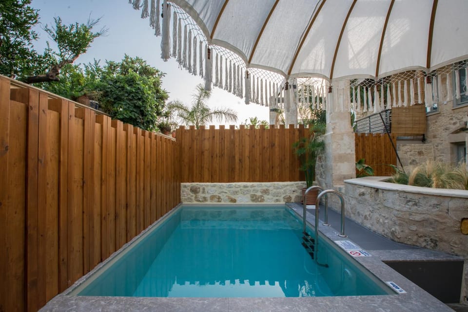 Swimming pool, Swimming pool