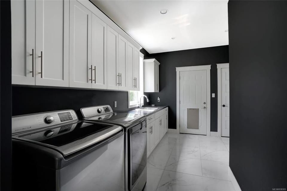 Shawnigan Lake Retreat with Theatre House in Southern Gulf Islands