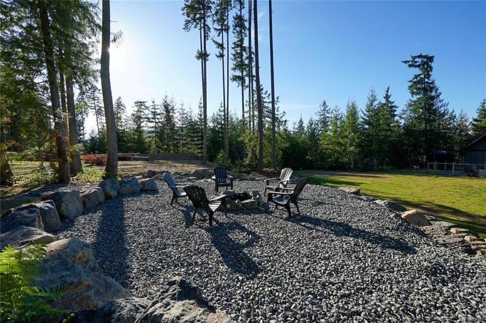 Shawnigan Lake Retreat with Theatre House in Southern Gulf Islands