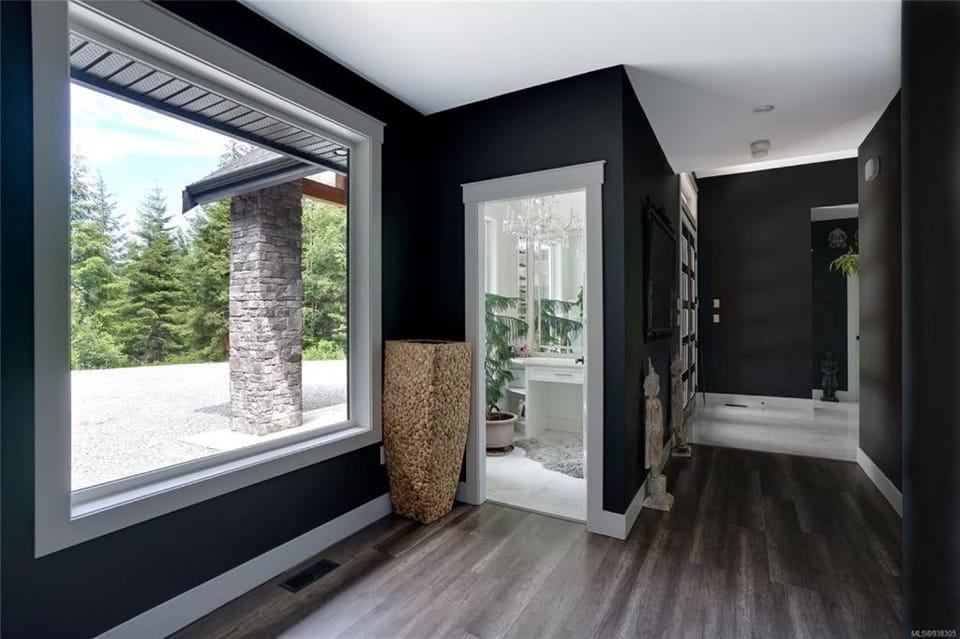 Shawnigan Lake Retreat with Theatre House in Southern Gulf Islands