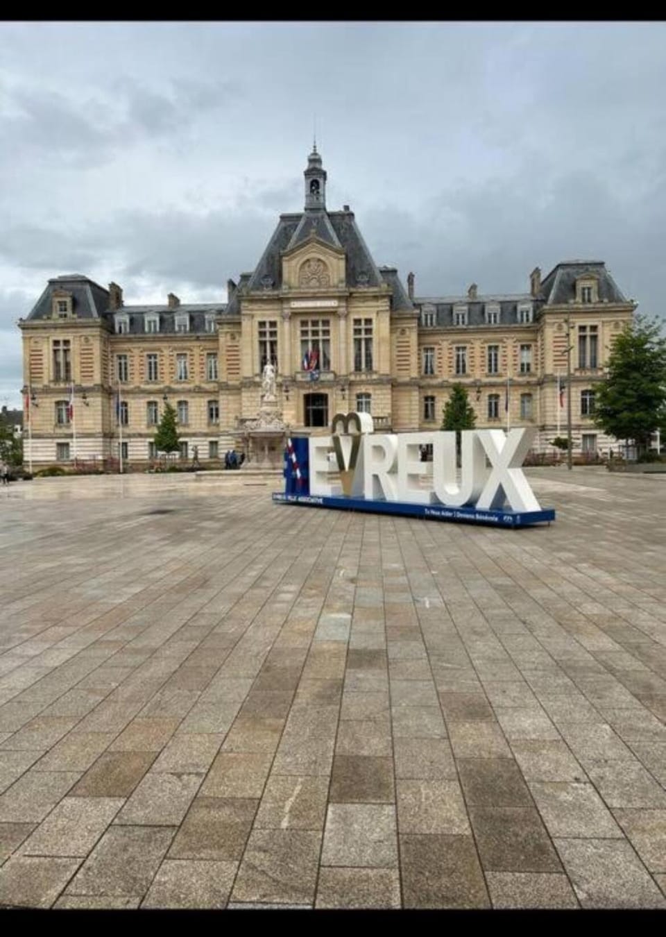 Evreux ground floor apartment,jardin,proche hyper centre Apartment in Normandy