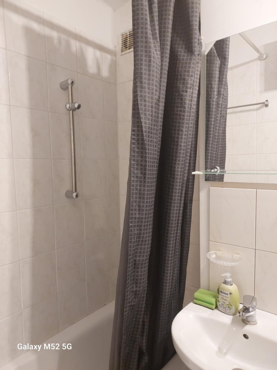 Варшава centrum Apartamenty Roland centrum Warszawy 1 pokój w 2-pokojowym mieszkaniu Graniczna 4 ze wspólną wanną i łazienką Apartment in Warsaw