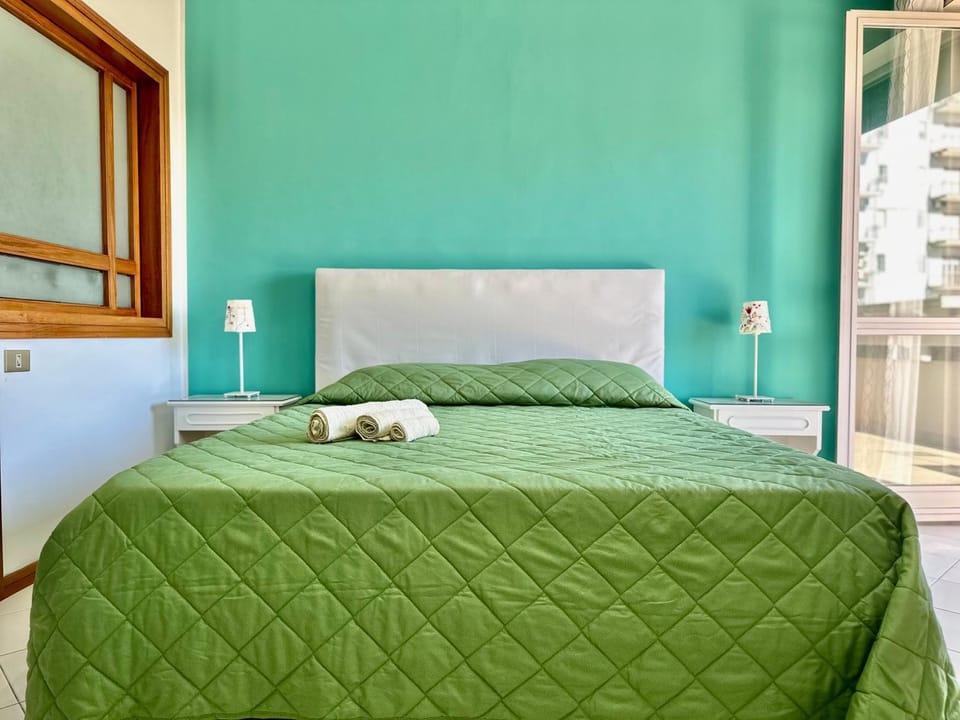 Bed, Photo of the whole room, Bedroom, towels