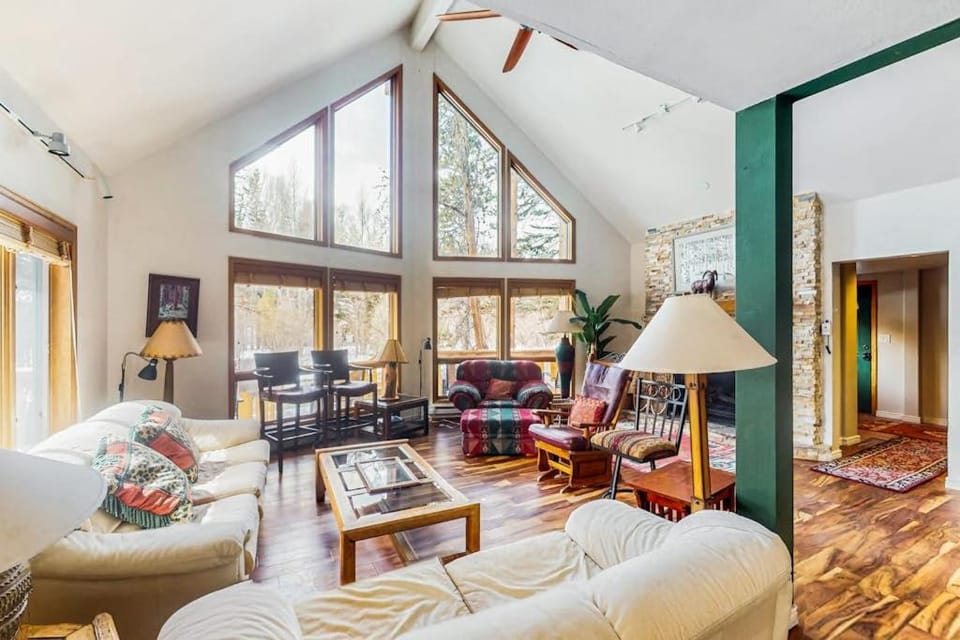 Blue Riverfront Retreat House in Silverthorne