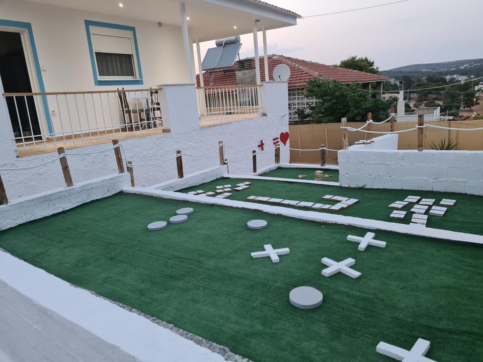 Game Room, Garden