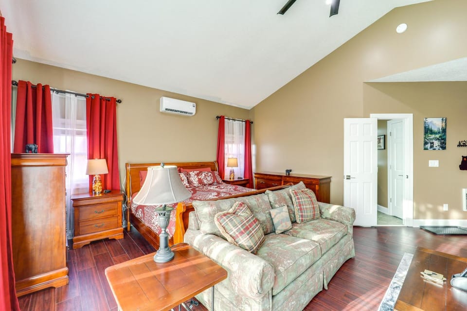 3 Mi Beech Mtn Resort: Cozy Studio w/ Deck & View! Apartment in Beech Mountain