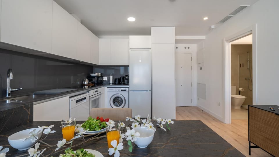 Kitchen or kitchenette, Dining area, dishwasher, oven, washing machine