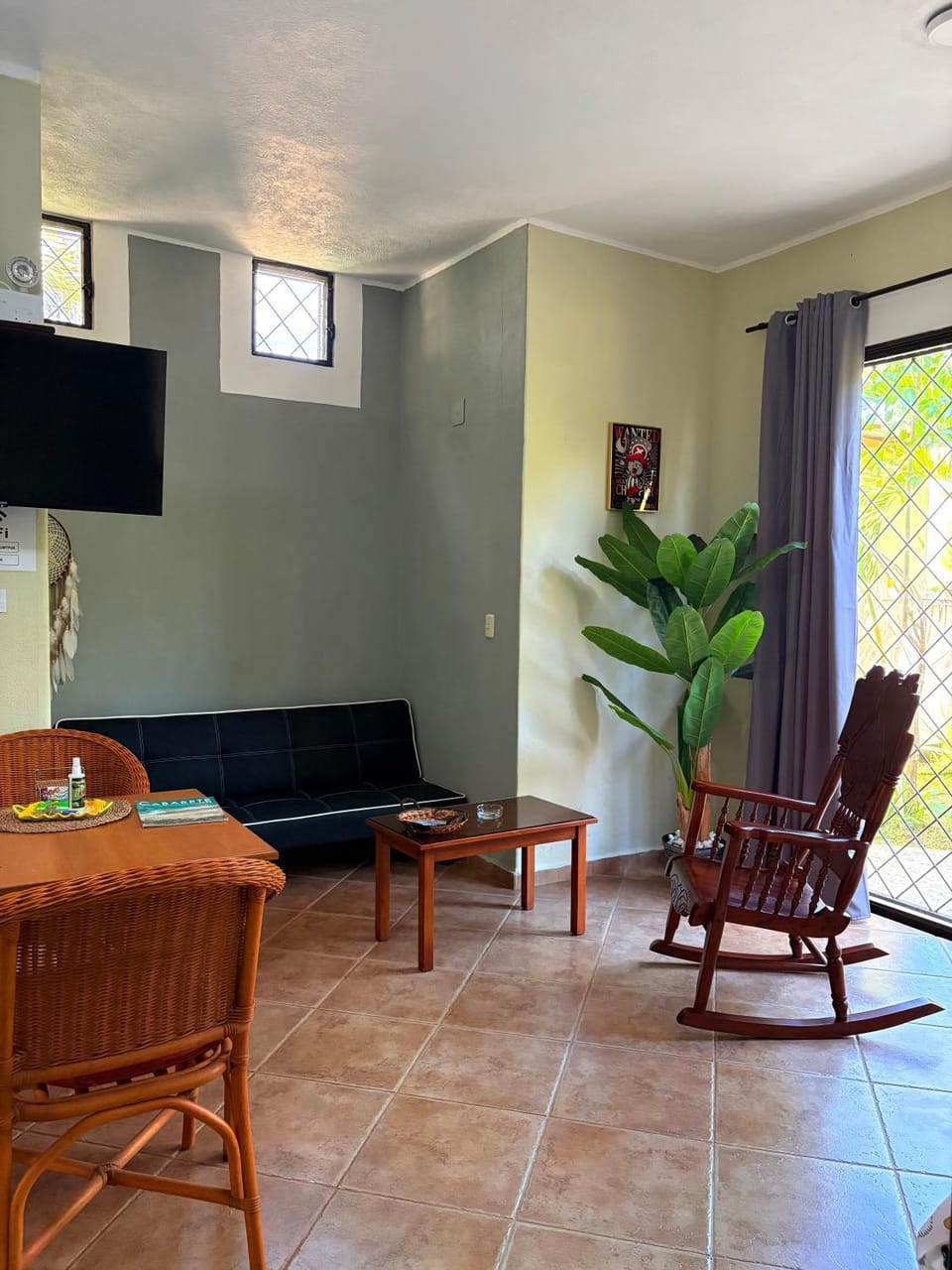 Communal lounge/ TV room, TV and multimedia, Living room, Seating area, Evening entertainment