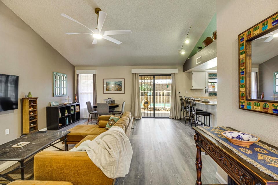 'Coyote Casa' w/ Mtn Views in Tuscon Desert Oasis House in Tanque Verde