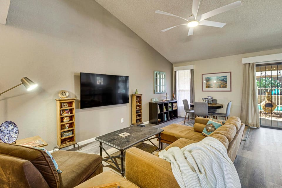 'Coyote Casa' w/ Mtn Views in Tuscon Desert Oasis House in Tanque Verde