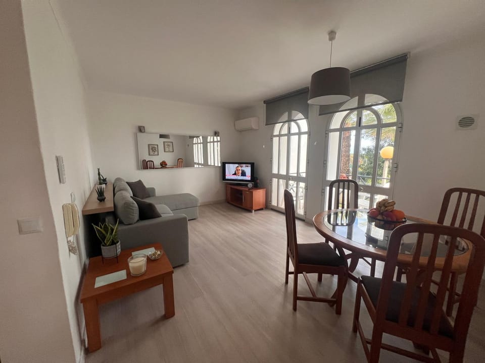 TV and multimedia, Living room, Dining area