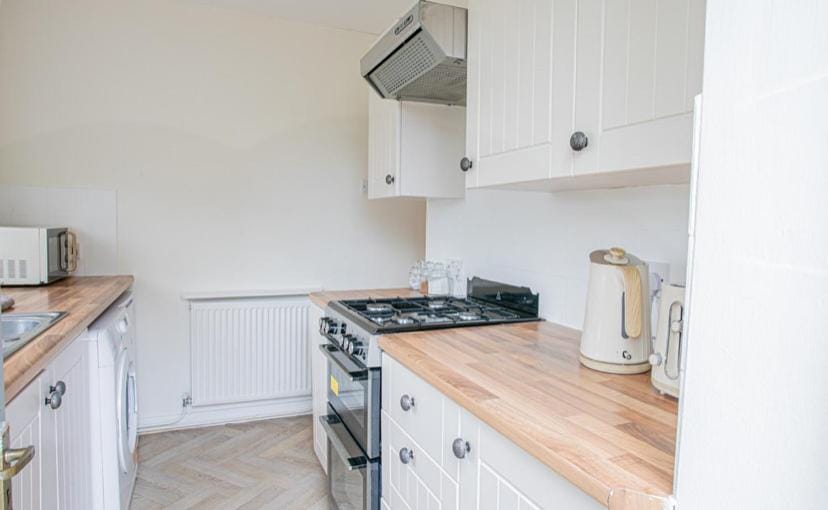 Warm Cottage Stay In Lindley - Long Term House in Huddersfield