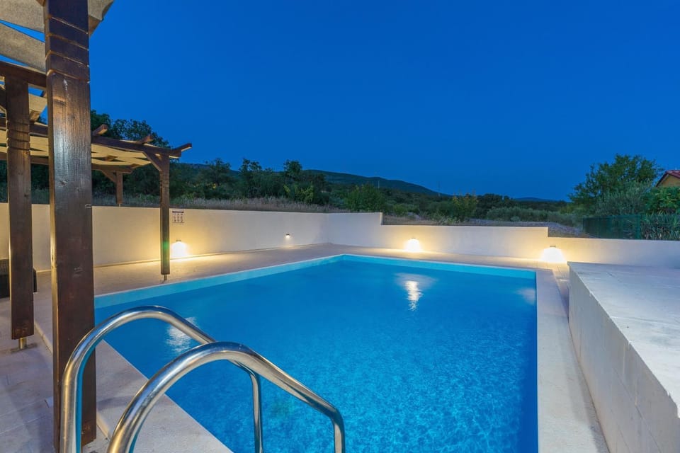 Swimming pool, Location, children, Family