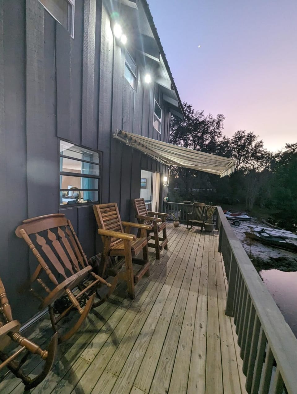 cozy lakeside retreat Chalet in Florida