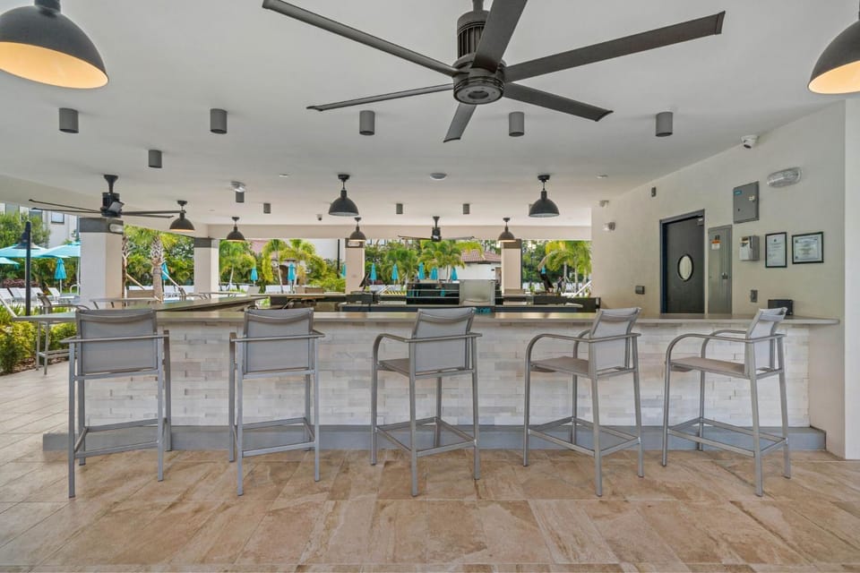 Epic Universe Beautiful Lakeview Condo, Vista Cay Orlando - 3013 Apartment in Orlando