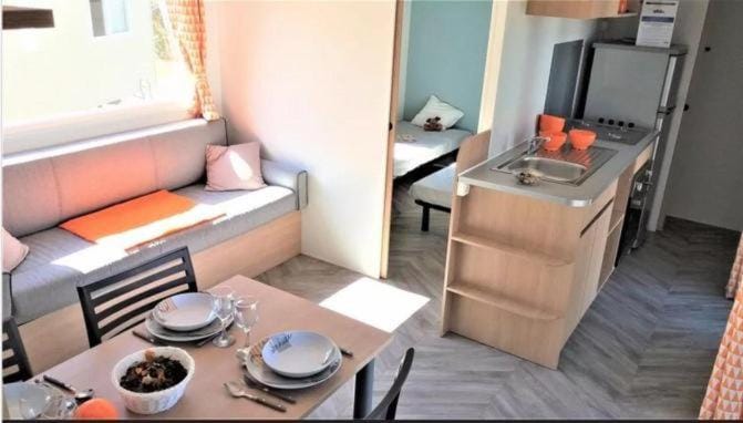 Living room, Seating area, Dining area, stove