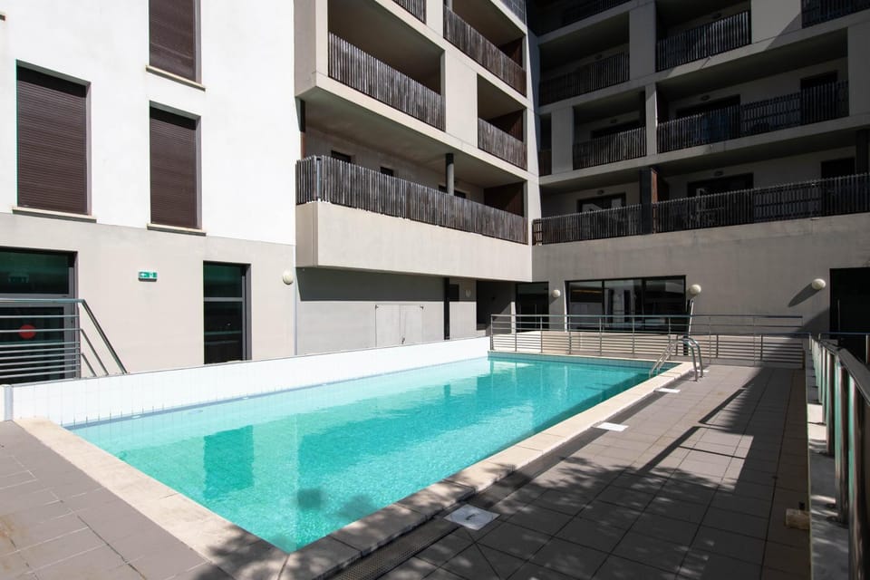 Property building, Day, Swimming pool
