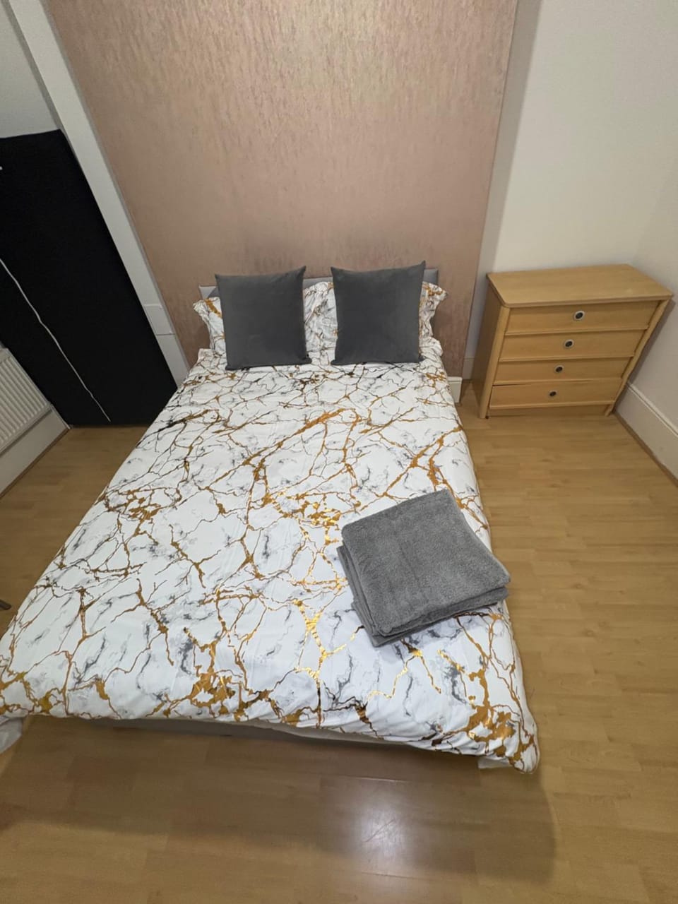 Cosy room 4 s Bed and Breakfast in London Borough of Croydon